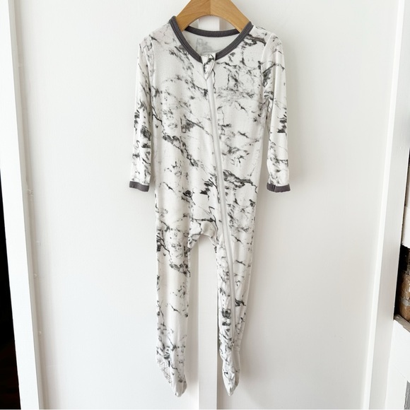 Kyte BABY Other - KYTE BABY marble zippered footie